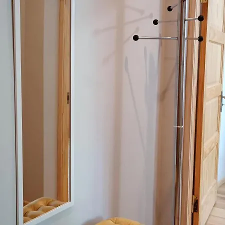 Cozy & Bright 1 Bedroom With Park Nearby - Free Parking, Riga, Up To 5 Guests Riga